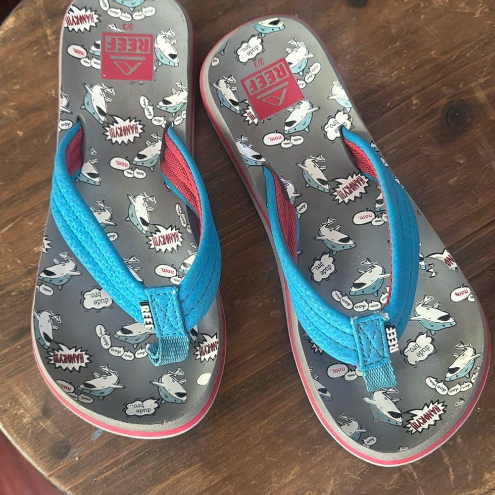 Kids Reef Sandals - Shark flip flops